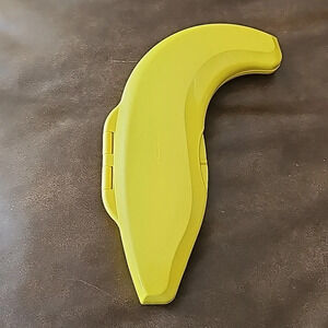New Tupperware BANANA KEEPER